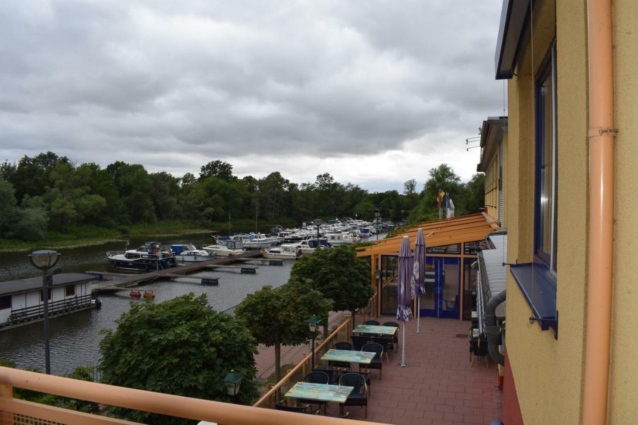 Hotel Garni "Am Hafen" Хафельберг Экстерьер фото